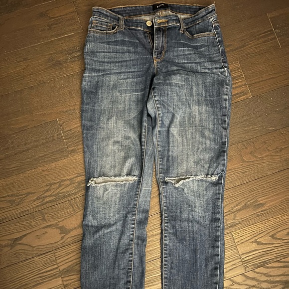 Reitmans distressed jeans - Picture 2 of 7